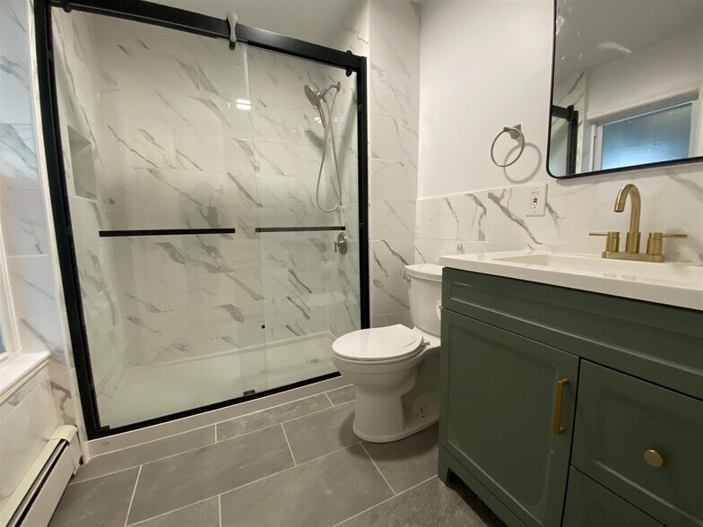 Building Photo - 66 Elm St