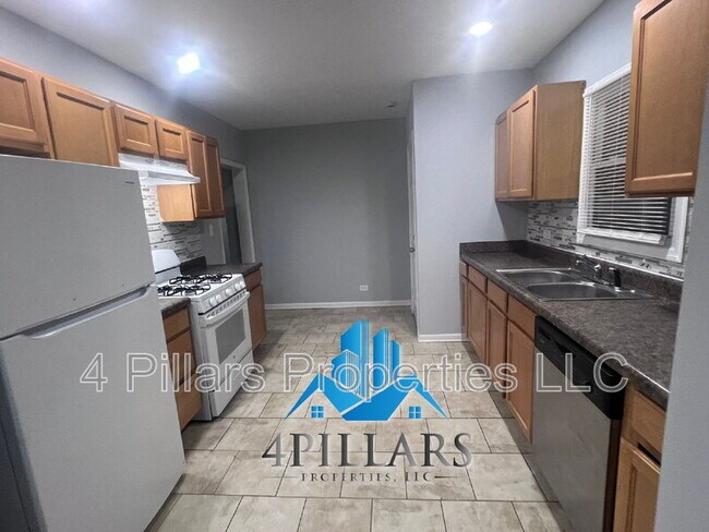 Building Photo - 403 Kenwood St