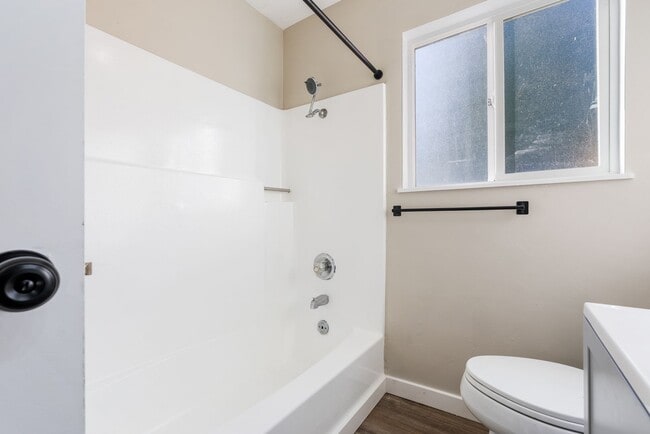 Building Photo - 4 Bed | 1 Bath with Modern Finishes in SE PDX