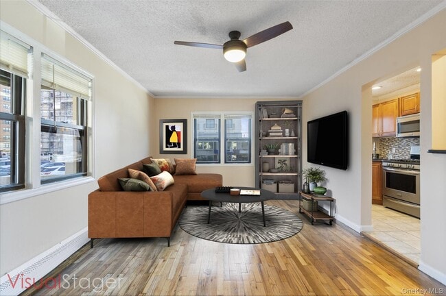 Building Photo - 65 W Broadway