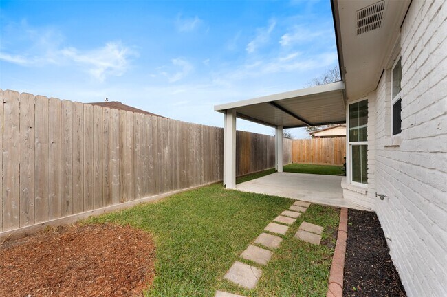 Building Photo - 1411 PI Cir