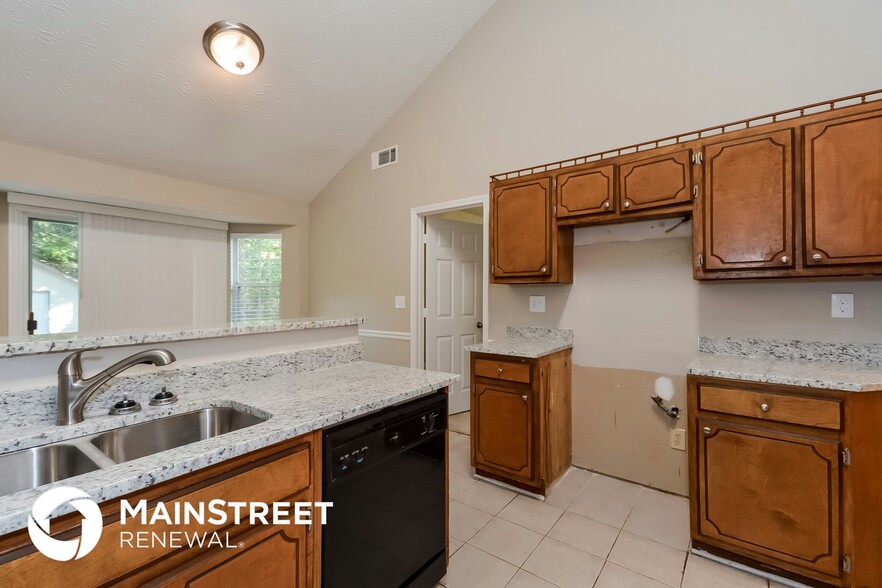 Building Photo - 330 E Country Woods Dr