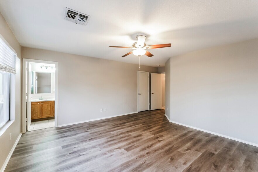 Building Photo - 16083 W Monroe St