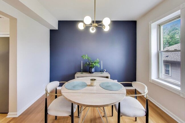 Building Photo - 600 N La Grange Rd