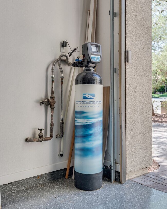 Building Photo - Luxury Summerlin Living in Gated Canyon Crest Community