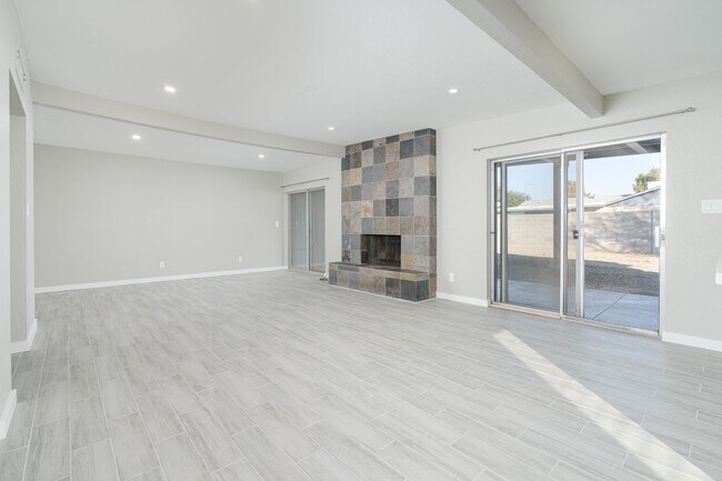 Building Photo - Stunning 3-Bedroom Home in Prime Glendale Location