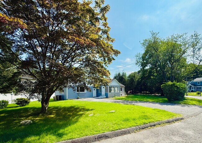 Primary Photo - 10 Meadowpark Ave W