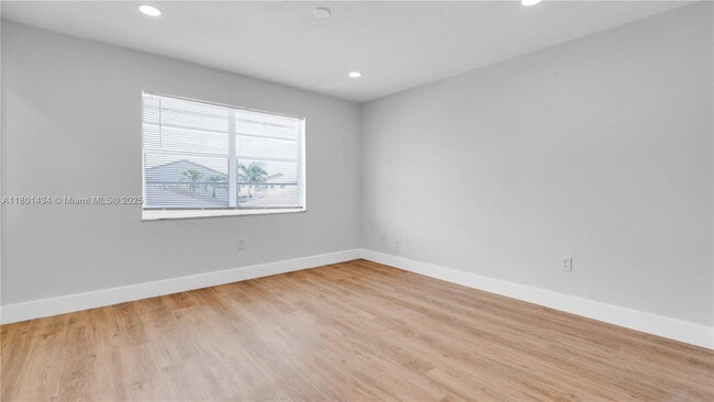 Building Photo - 2412 W 54th Pl