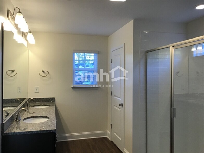Building Photo - 84 Lindridge Dr