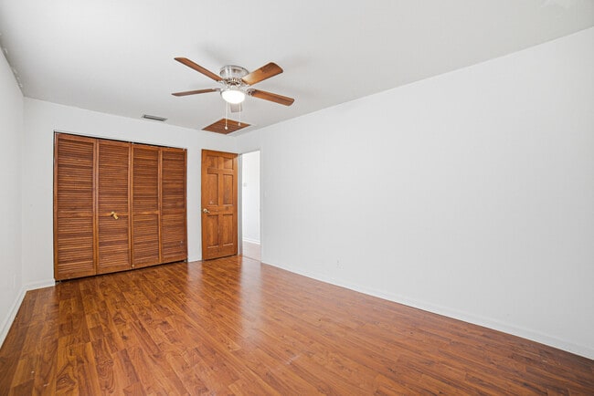 Building Photo - 2895 Via Del Lago