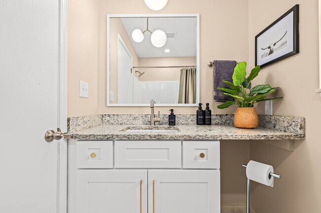 Building Photo - 18435 Sharon Ln