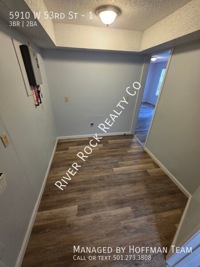 Building Photo - 5910 W 53rd St