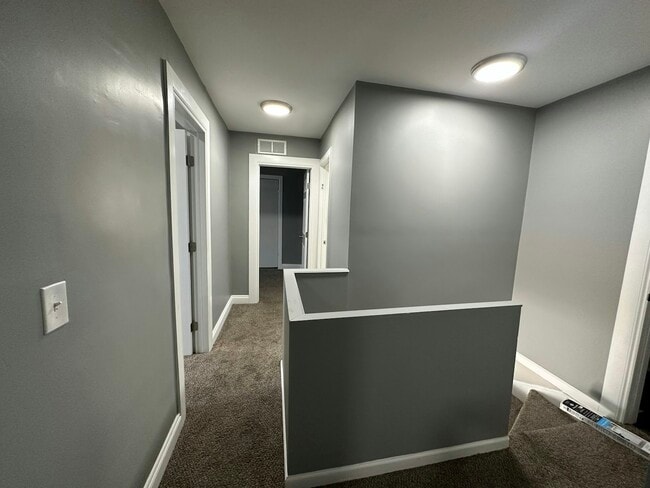 Building Photo - 225 N 6th St