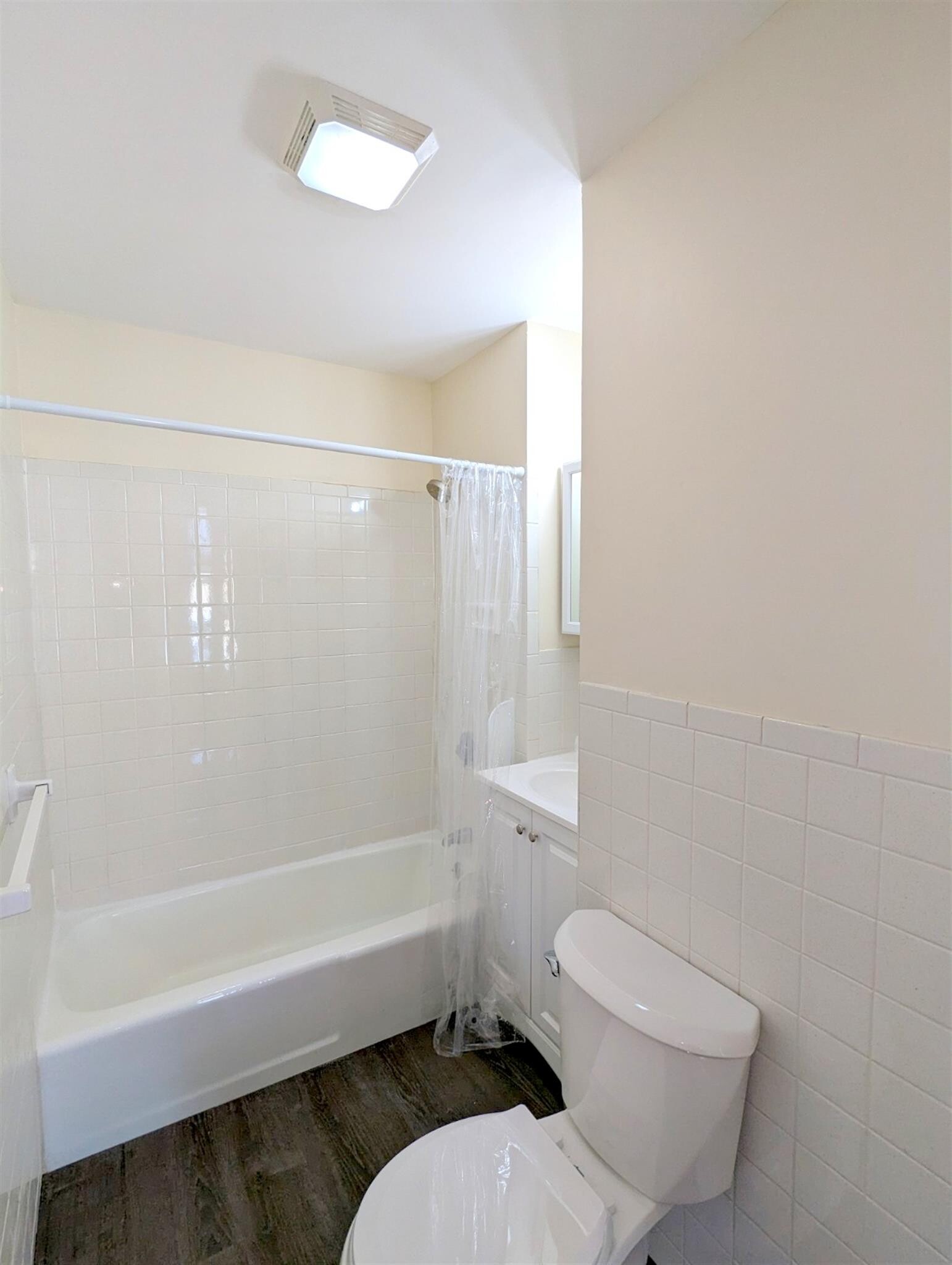 Building Photo - 15 Cameron Ave