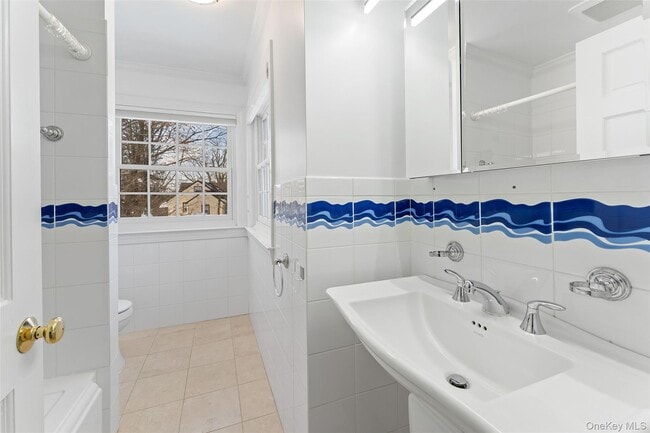 Building Photo - 14 Wakefield Rd