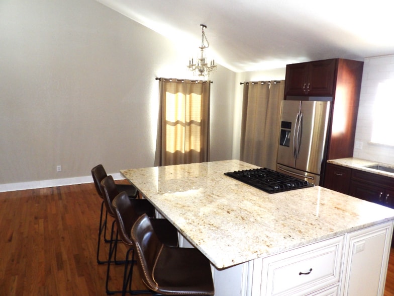 Building Photo - 2455 Stoneridge Dr