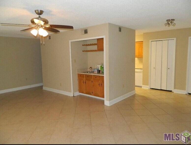 Building Photo - 2021 S Brightside View Dr