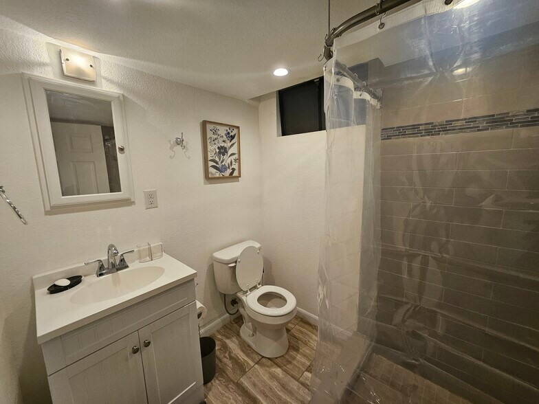 Building Photo - 5713 S Elati Way