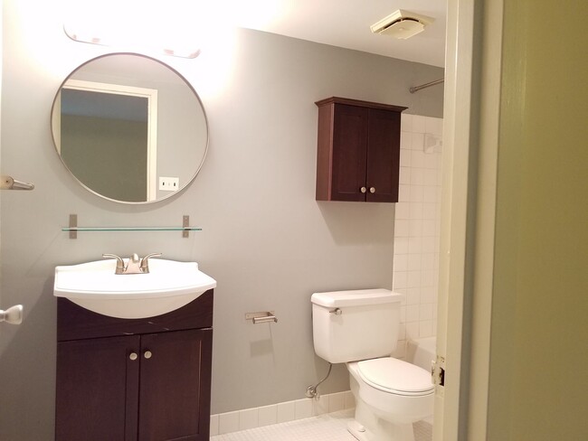 Building Photo - Extremely Well Maintained Second Level Condo Available mid-March!