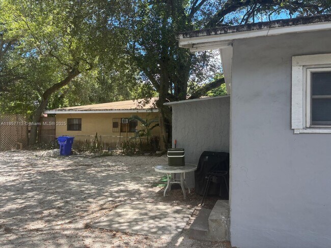 Building Photo - 5909 NW 5th Ct