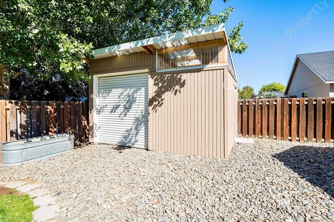 Building Photo - Comfortable Single-Level Home in NE Redmond
