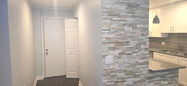 Building Photo - 930 Perrie Dr