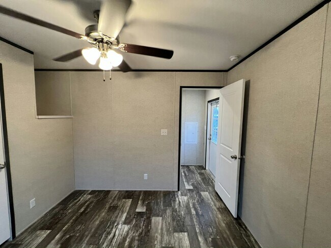 Building Photo - 126 Southland Ct