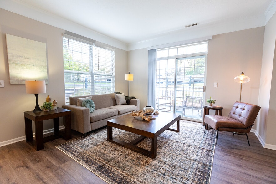 Primary Photo - Chestnut Hill Apartments