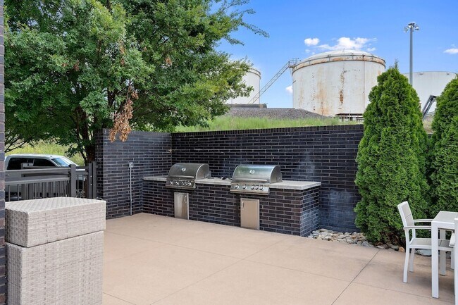 Building Photo - 1638 54th Ave N