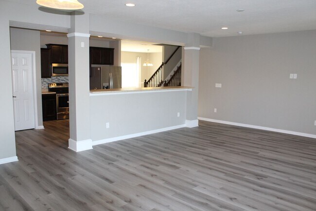 Building Photo - Spacious 5 Bedroom Home in Avon.