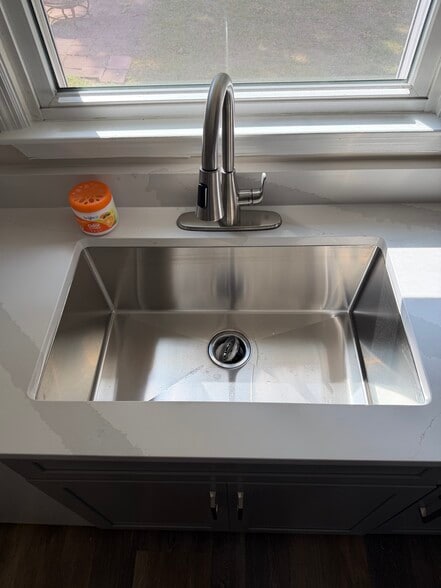 New kitchen sink and facuet - 111 Cash Ln