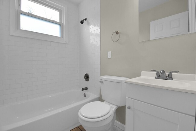 Building Photo - 3 Bedroom Home For Rent