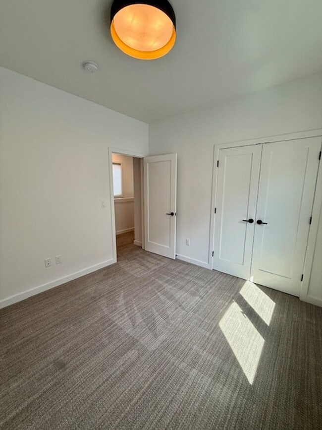 Building Photo - Single Family HOME with 3 Bedrooms 2 1/2 Bathrooms - Where Mountains meet you at upscale living!