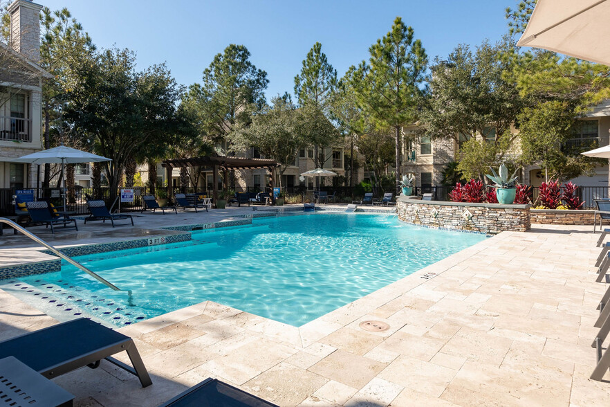 Building Photo - Lakefront Villas