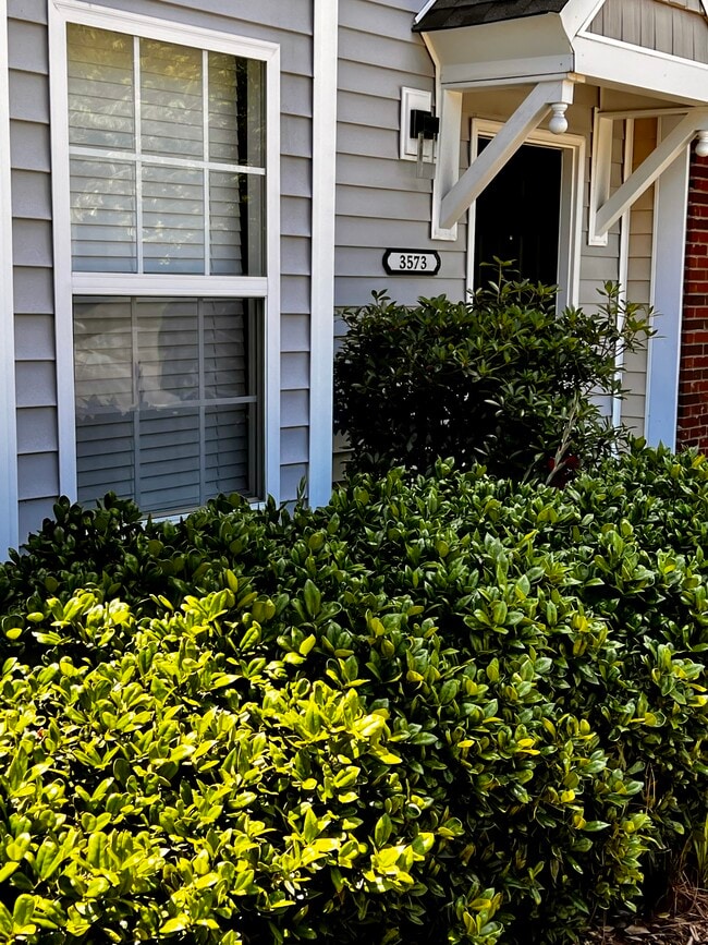 Building Photo - 3569 Draycott Ave