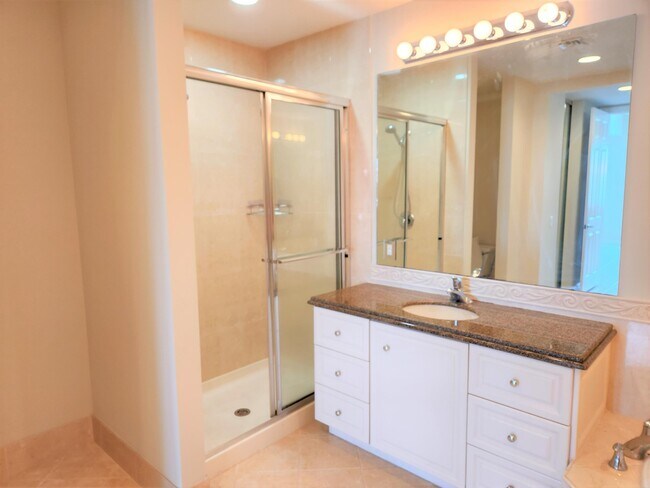 Building Photo - 10 Harbour Isle Dr E