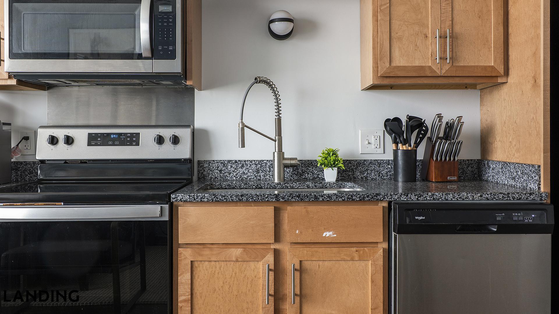 Building Photo - 302 13th St S