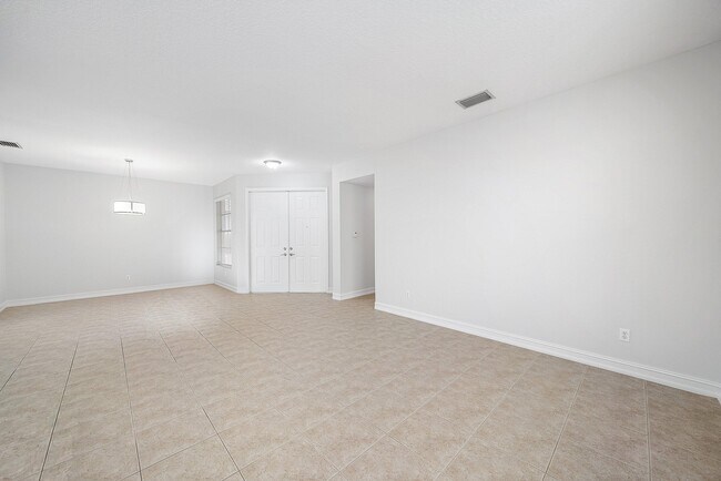 Building Photo - 8845 Sandy Crest Ln