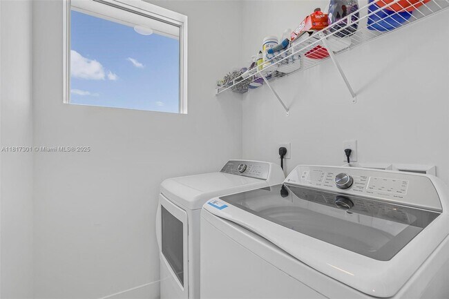 Building Photo - 10373 NW 68th Terrace