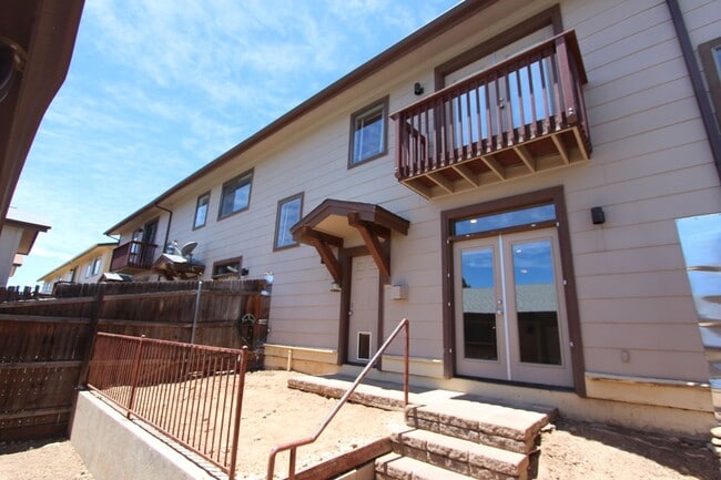 Building Photo - 1535 E Payton Wy