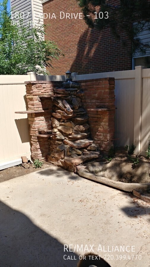 Building Photo - 1807 Lydia Dr