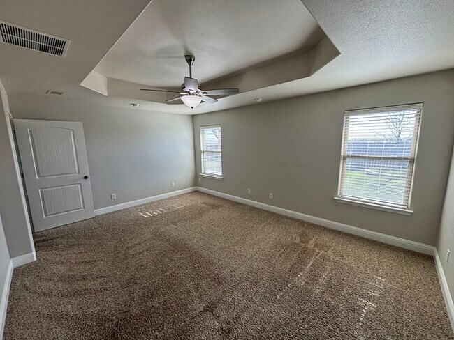 Building Photo - 3 bed 2 bath home with 2 car garage in Legends Park!