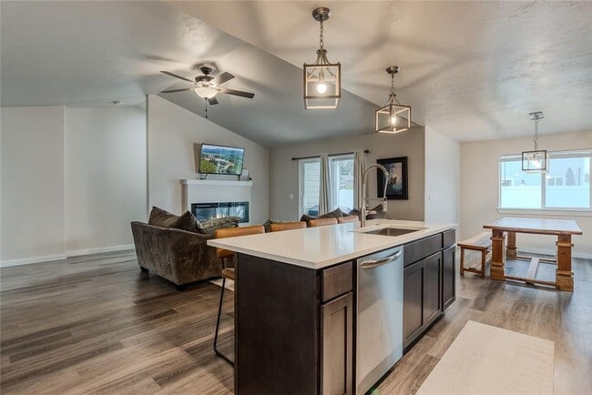 Building Photo - Beautiful Kalispell Home