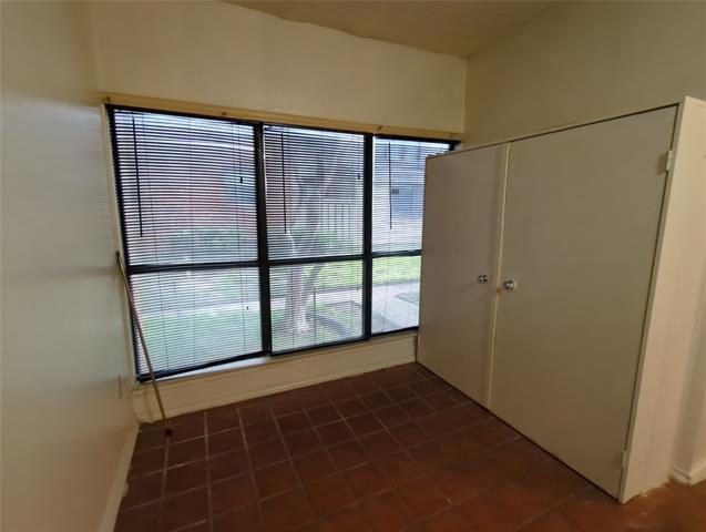 Building Photo - 9600 Royal Ln