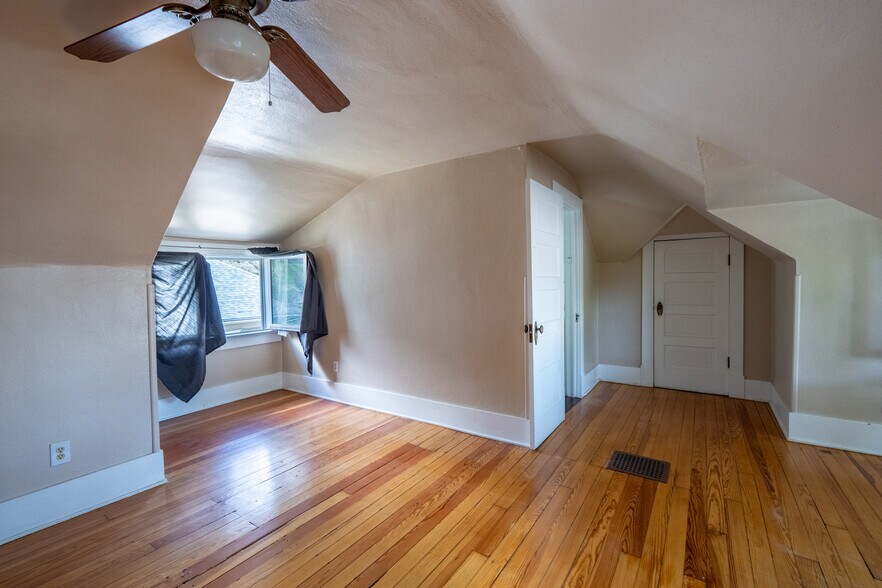 Main Bedroom Loft with walk-in Closet and 3/4 Bathroom. - 1416 N Royer St