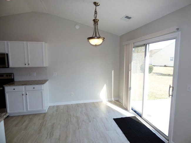 Building Photo - 210 Tibton Cir