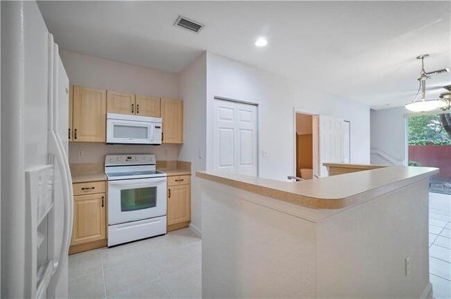 Building Photo - 6373 Landings Way