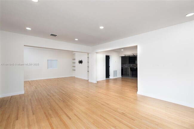 Building Photo - 1761 NE 139th St