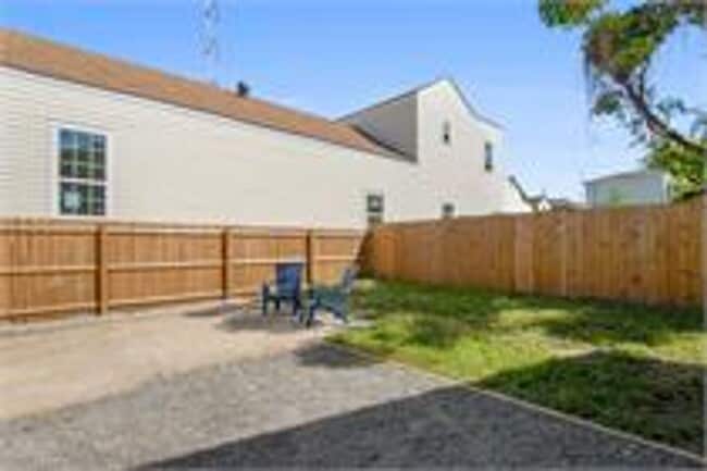 Building Photo - Renovated Central City Home with Open Floor Plan & Parking