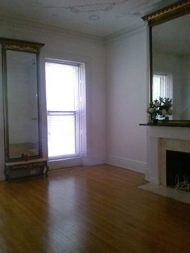 Interior Photo - 506 Cathedral Street